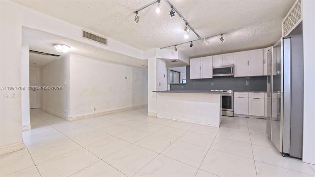 20300 W Country Club Dr PH18-3, Aventura, FL 33180