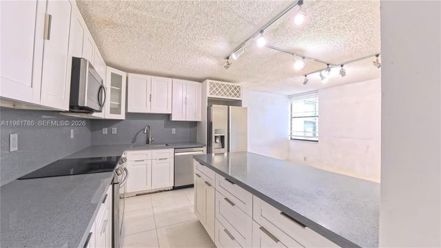 20300 W Country Club Dr PH18-3, Aventura, FL 33180