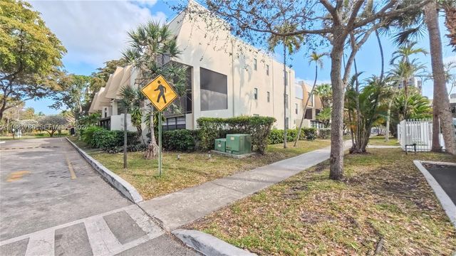 20300 W Country Club Dr PH18-3, Aventura, FL 33180