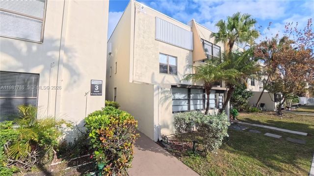 20300 W Country Club Dr PH18-3, Aventura, FL 33180