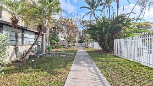 20300 W Country Club Dr PH18-3, Aventura, FL 33180