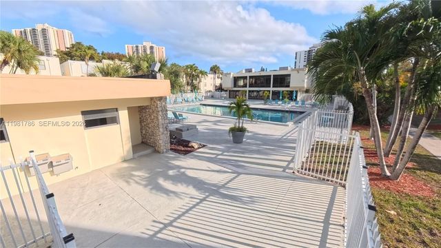 20300 W Country Club Dr PH18-3, Aventura, FL 33180