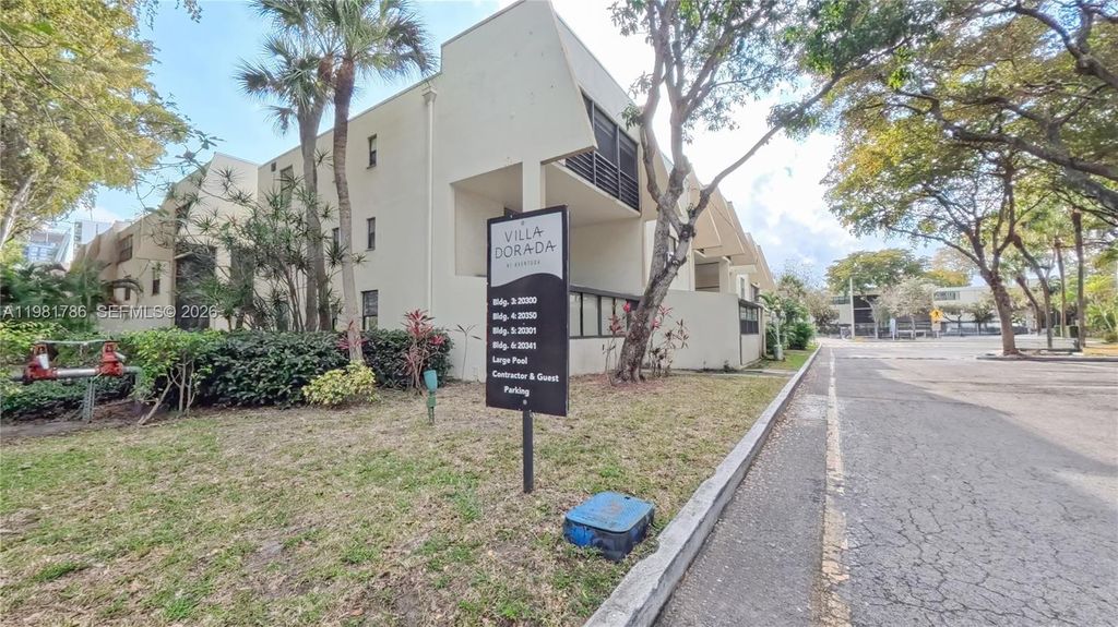 20300 W Country Club Dr PH18-3, Aventura, FL 33180