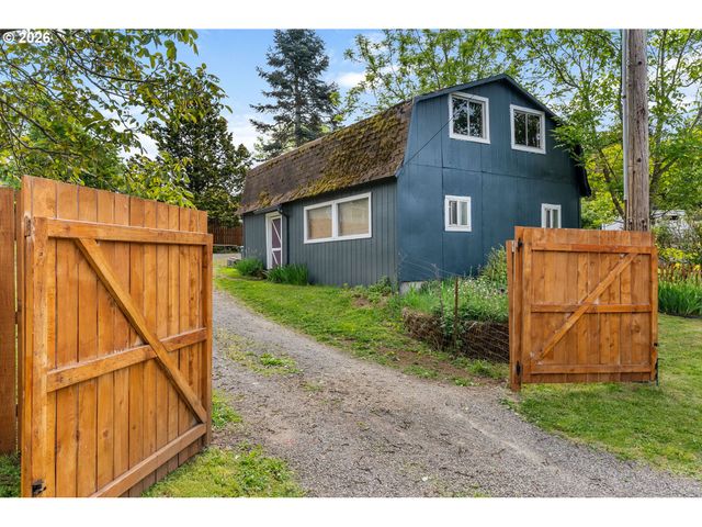 11 SECOND St, Carson, WA 98610