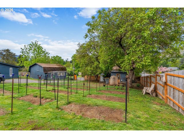11 SECOND St, Carson, WA 98610