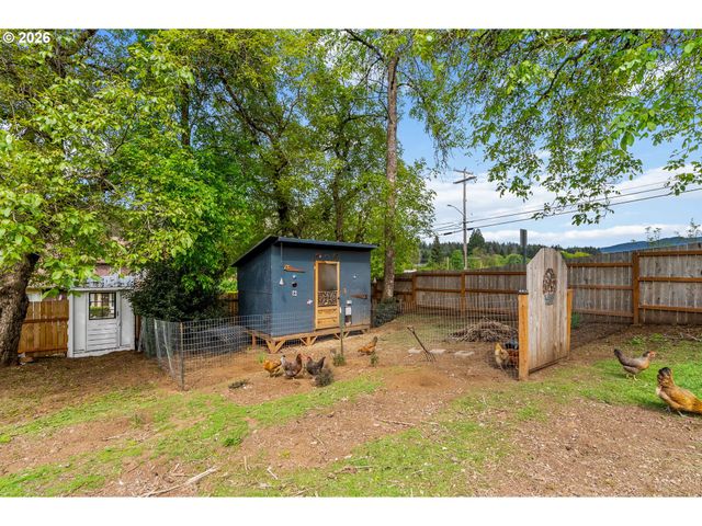 11 SECOND St, Carson, WA 98610