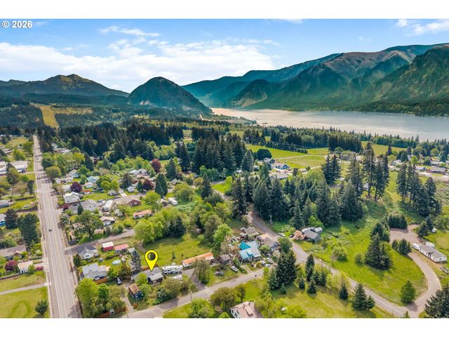 11 SECOND St, Carson, WA 98610