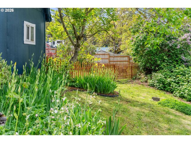11 SECOND St, Carson, WA 98610