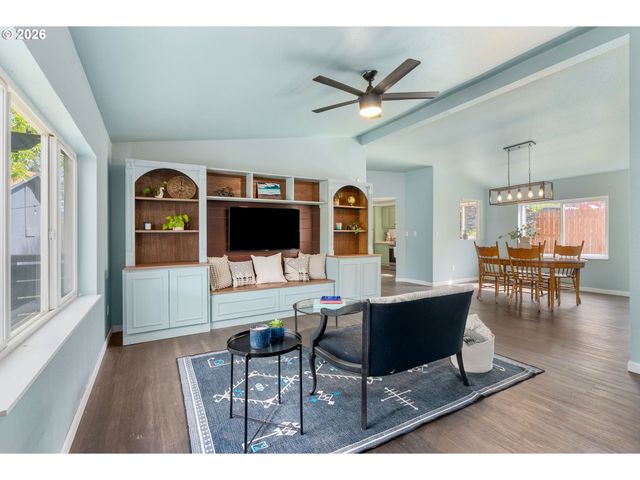 11 SECOND St, Carson, WA 98610
