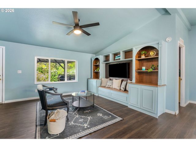 11 SECOND St, Carson, WA 98610