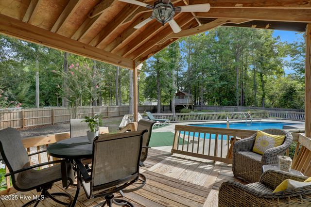 324 Knollwood Drive, Hampstead, NC 28443