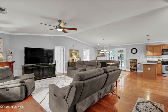 324 Knollwood Drive, Hampstead, NC 28443