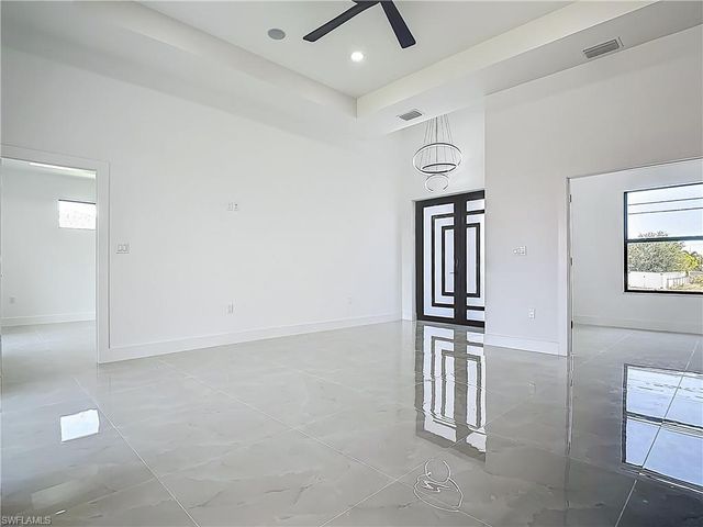 323 NE 19th TER, Cape Coral, FL 33909