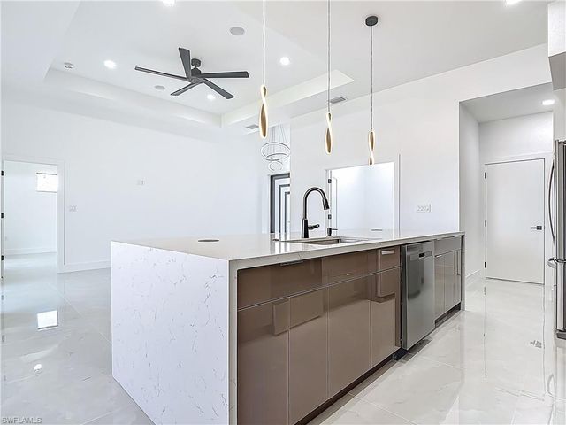 323 NE 19th TER, Cape Coral, FL 33909