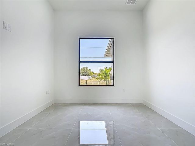 323 NE 19th TER, Cape Coral, FL 33909