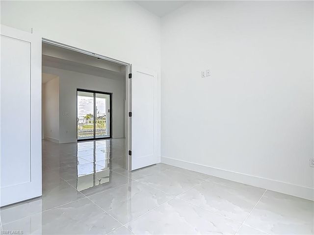 323 NE 19th TER, Cape Coral, FL 33909