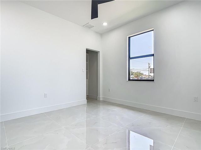 323 NE 19th TER, Cape Coral, FL 33909