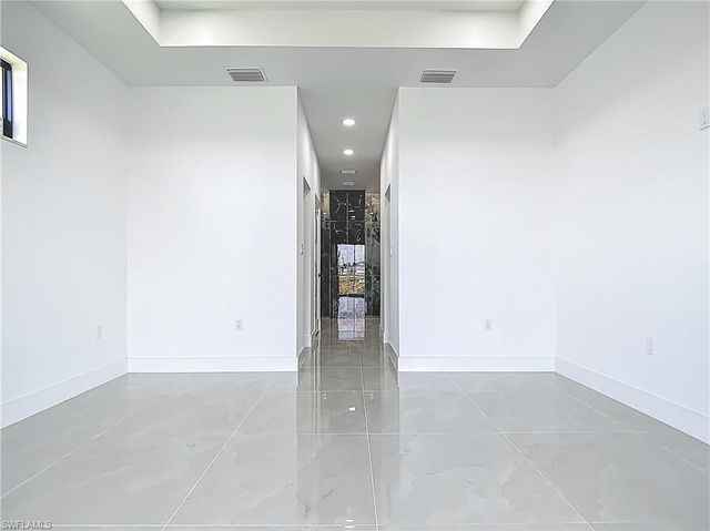 323 NE 19th TER, Cape Coral, FL 33909