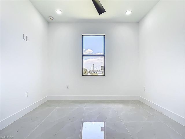 323 NE 19th TER, Cape Coral, FL 33909