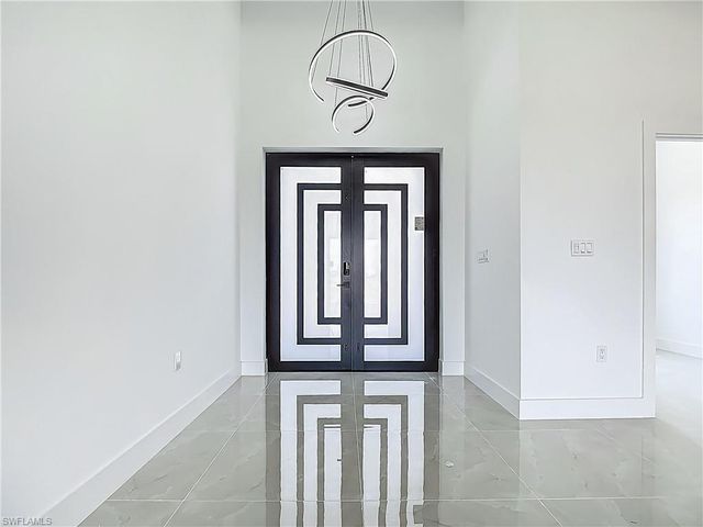 323 NE 19th TER, Cape Coral, FL 33909