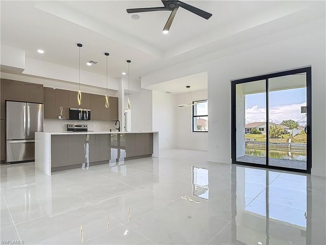 323 NE 19th TER, Cape Coral, FL 33909