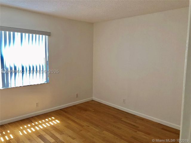 121 Golden Isles Dr 407, Hallandale Beach, FL 33009