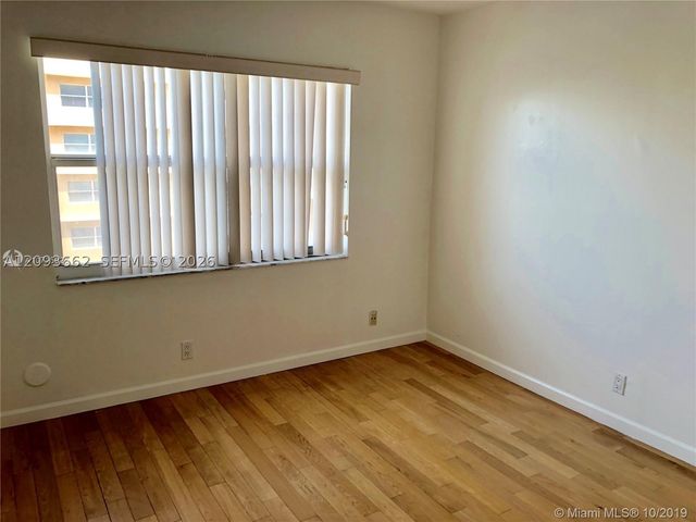 121 Golden Isles Dr 407, Hallandale Beach, FL 33009