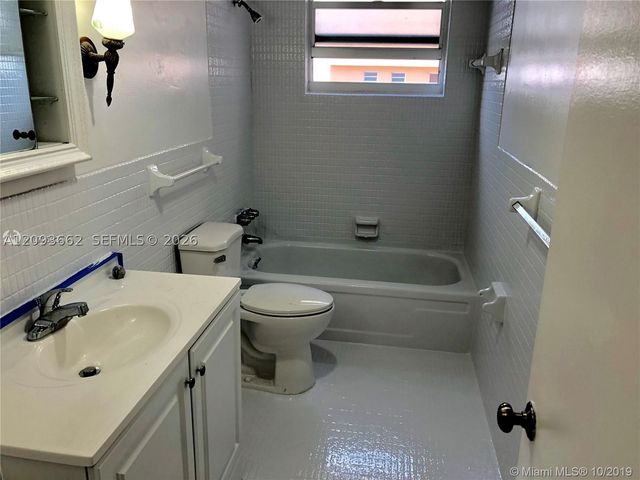 121 Golden Isles Dr 407, Hallandale Beach, FL 33009