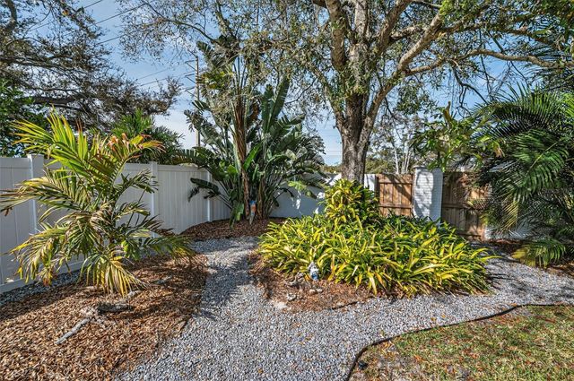 1533 FOXCROFT DRIVE W, Palm Harbor, FL 34683