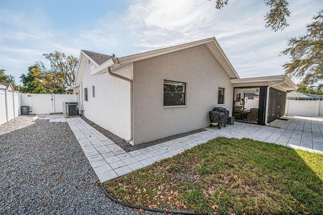 1533 FOXCROFT DRIVE W, Palm Harbor, FL 34683