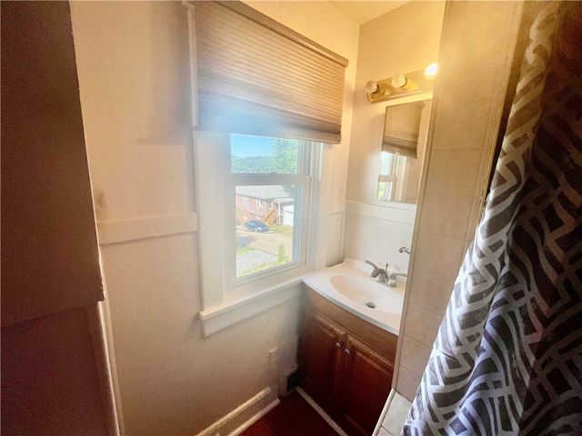 425 Mount Vernon, Coraopolis, PA 15108