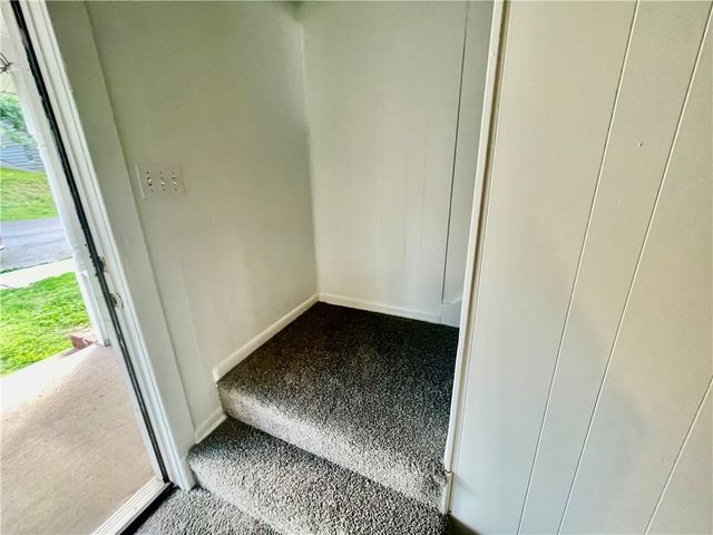 425 Mount Vernon, Coraopolis, PA 15108