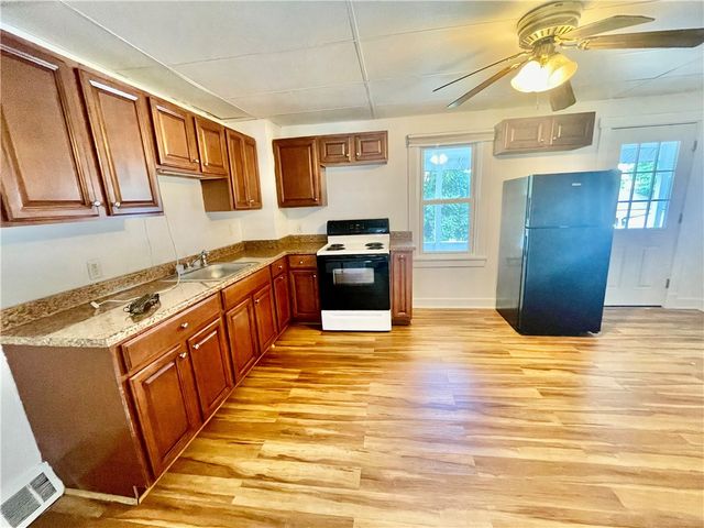 425 Mount Vernon, Coraopolis, PA 15108