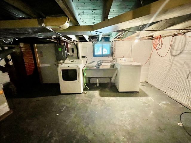 425 Mount Vernon, Coraopolis, PA 15108