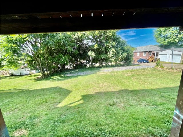 425 Mount Vernon, Coraopolis, PA 15108