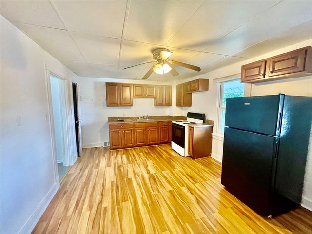 425 Mount Vernon, Coraopolis, PA 15108