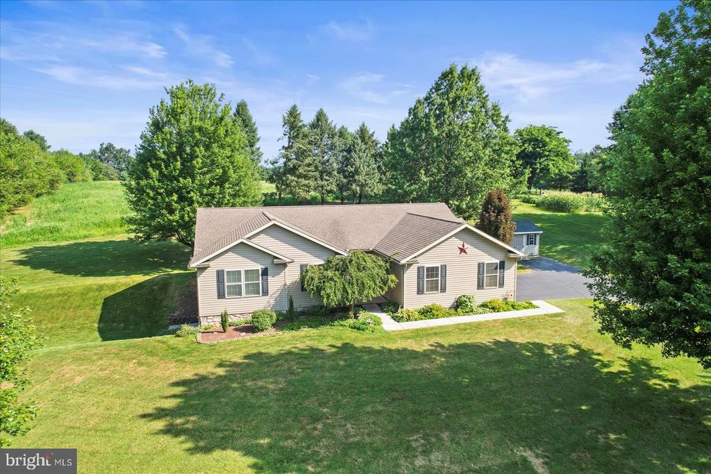 1030 FOX RUN TER, Hanover, PA 17331