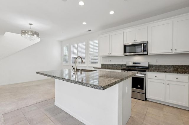 1545 Marina Dr, Lathrop, CA 95330