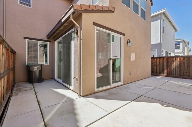 1545 Marina Dr, Lathrop, CA 95330