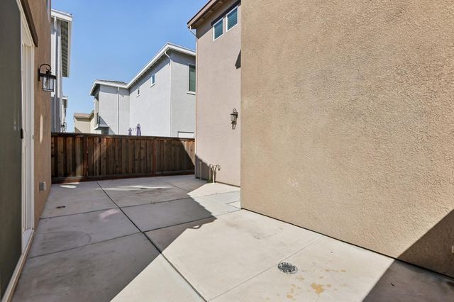 1545 Marina Dr, Lathrop, CA 95330