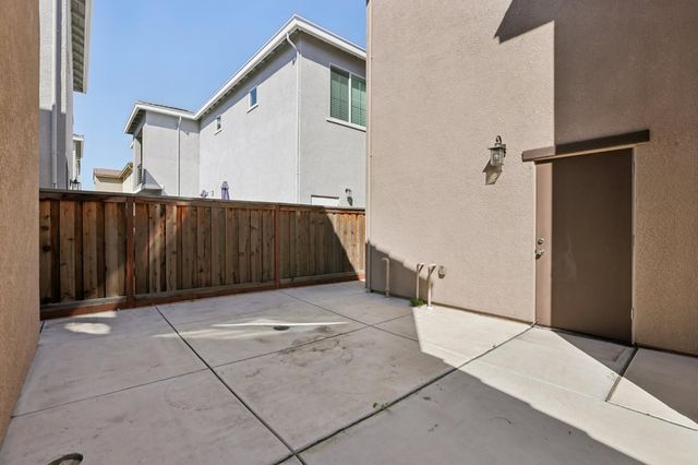 1545 Marina Dr, Lathrop, CA 95330