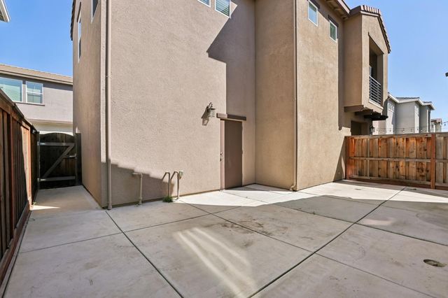 1545 Marina Dr, Lathrop, CA 95330