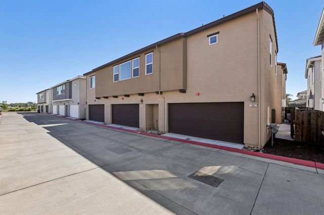 1545 Marina Dr, Lathrop, CA 95330