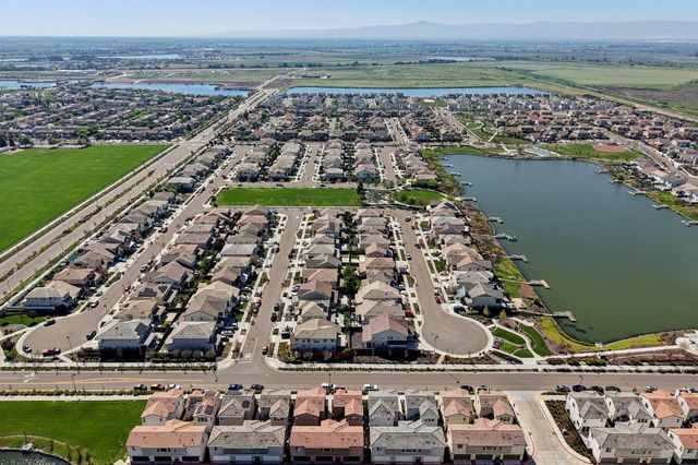 1545 Marina Dr, Lathrop, CA 95330