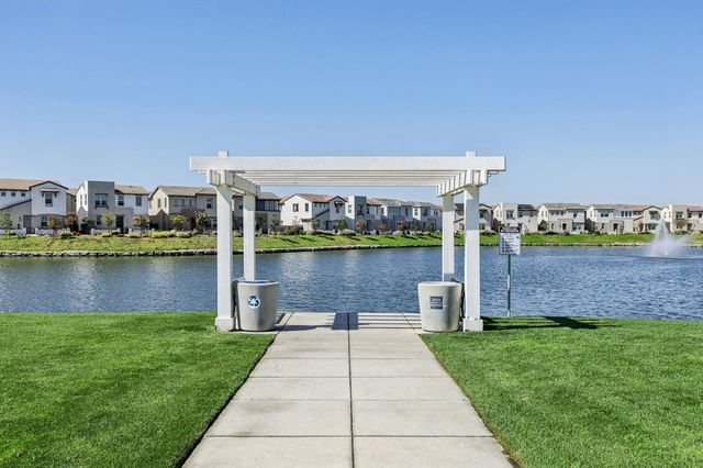 1545 Marina Dr, Lathrop, CA 95330