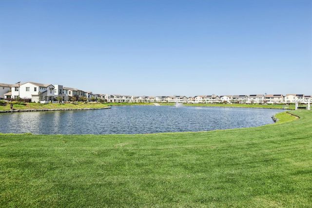 1545 Marina Dr, Lathrop, CA 95330