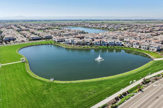 1545 Marina Dr, Lathrop, CA 95330