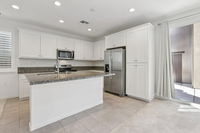 1545 Marina Dr, Lathrop, CA 95330