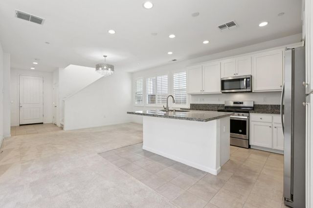 1545 Marina Dr, Lathrop, CA 95330