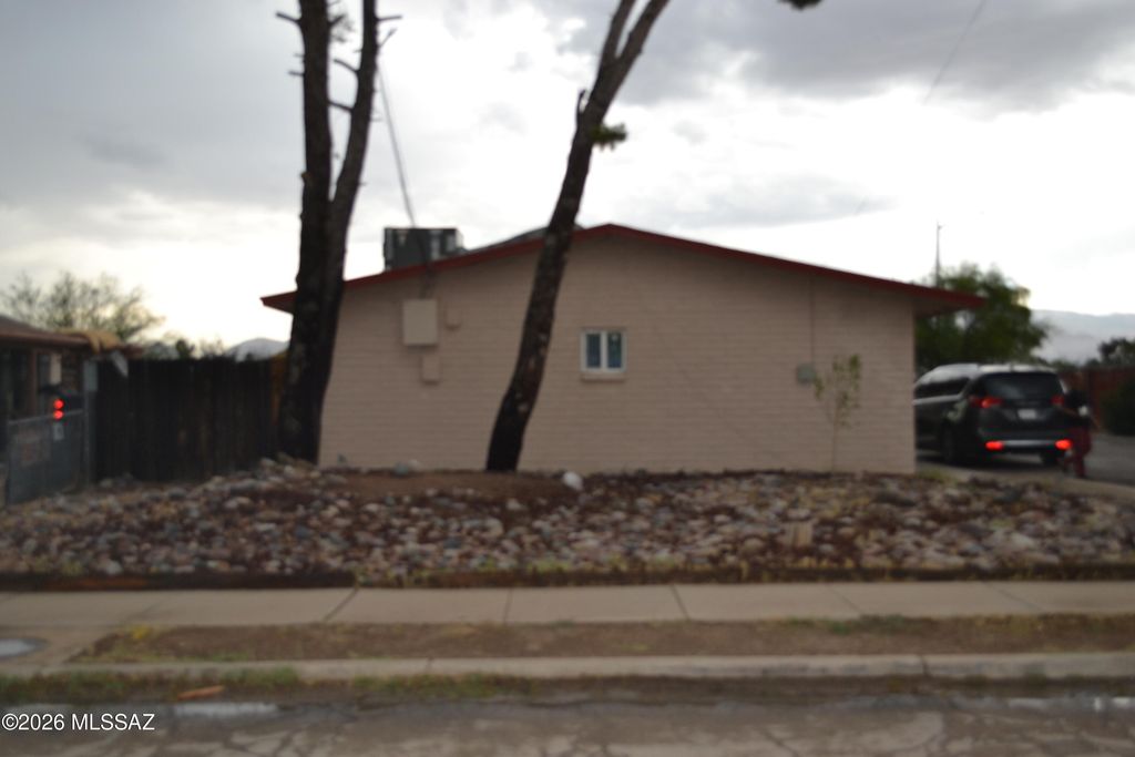 5739 E 26th Street, Tucson, AZ 85711